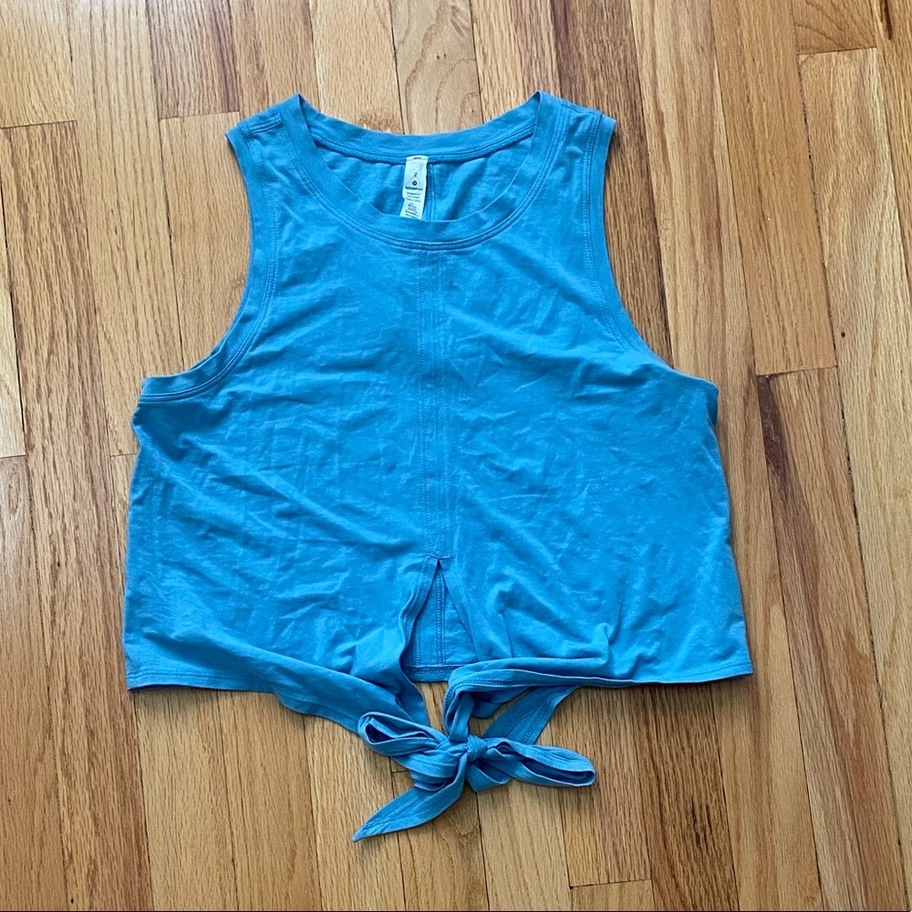 LULULEMON tie me up top SZ 2